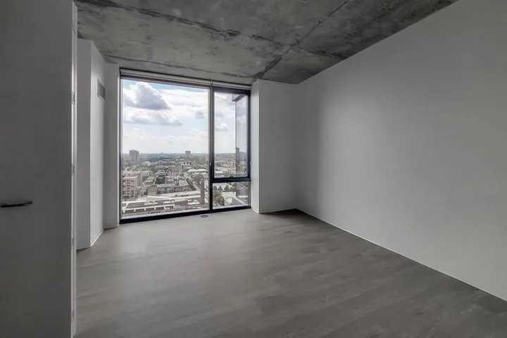 2107 S Wabash Ave - Photo 4 of 18