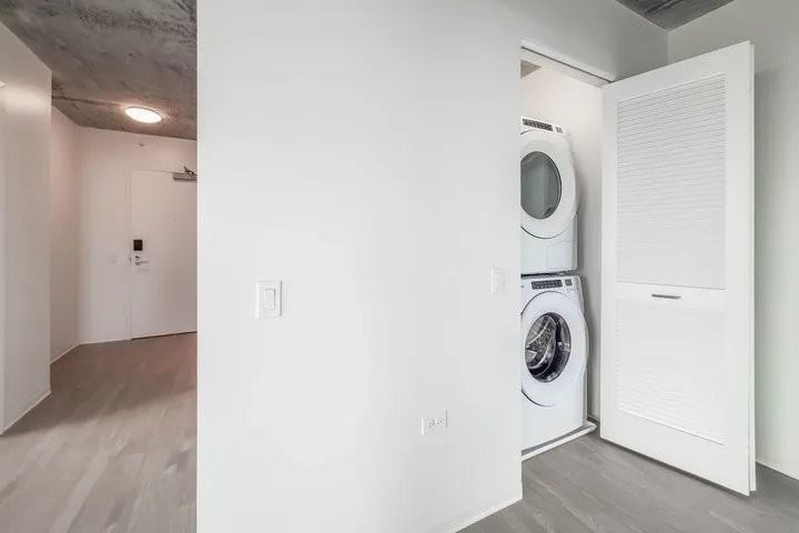 2107 S Wabash Ave - Photo 7 of 18