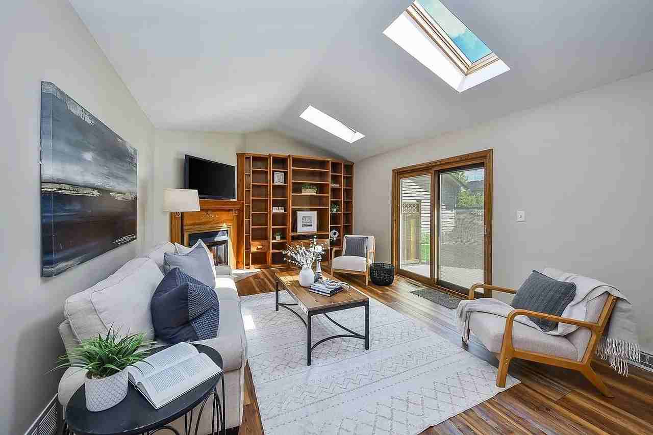 2264 Briarhill Dr - Photo 2 of 16