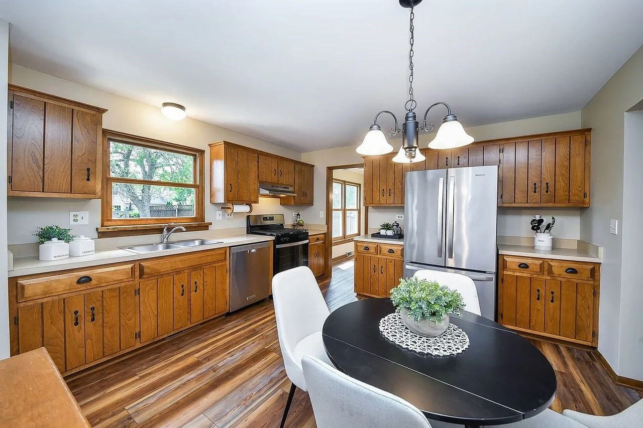2264 Briarhill Dr - Photo 4 of 16