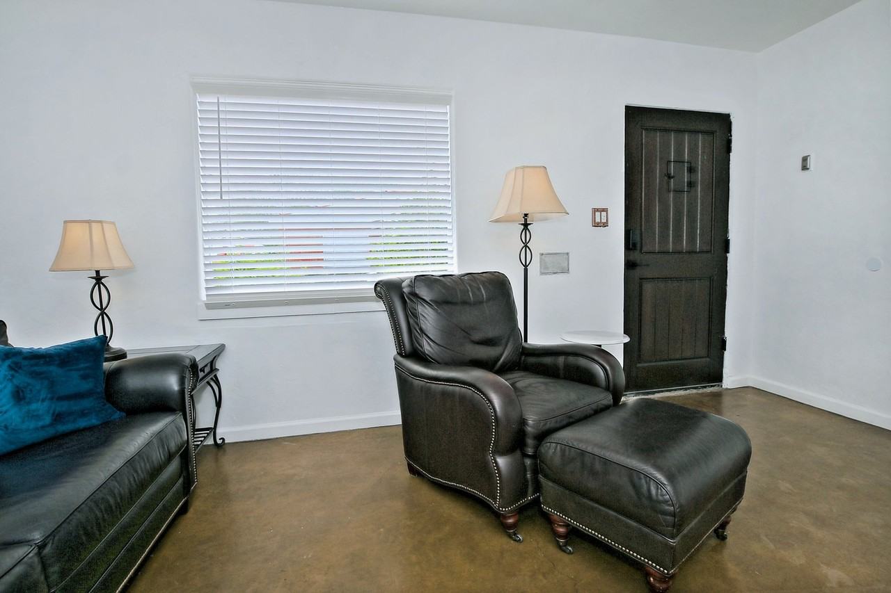 1919 W Earll Dr #2 - Photo 3 of 20