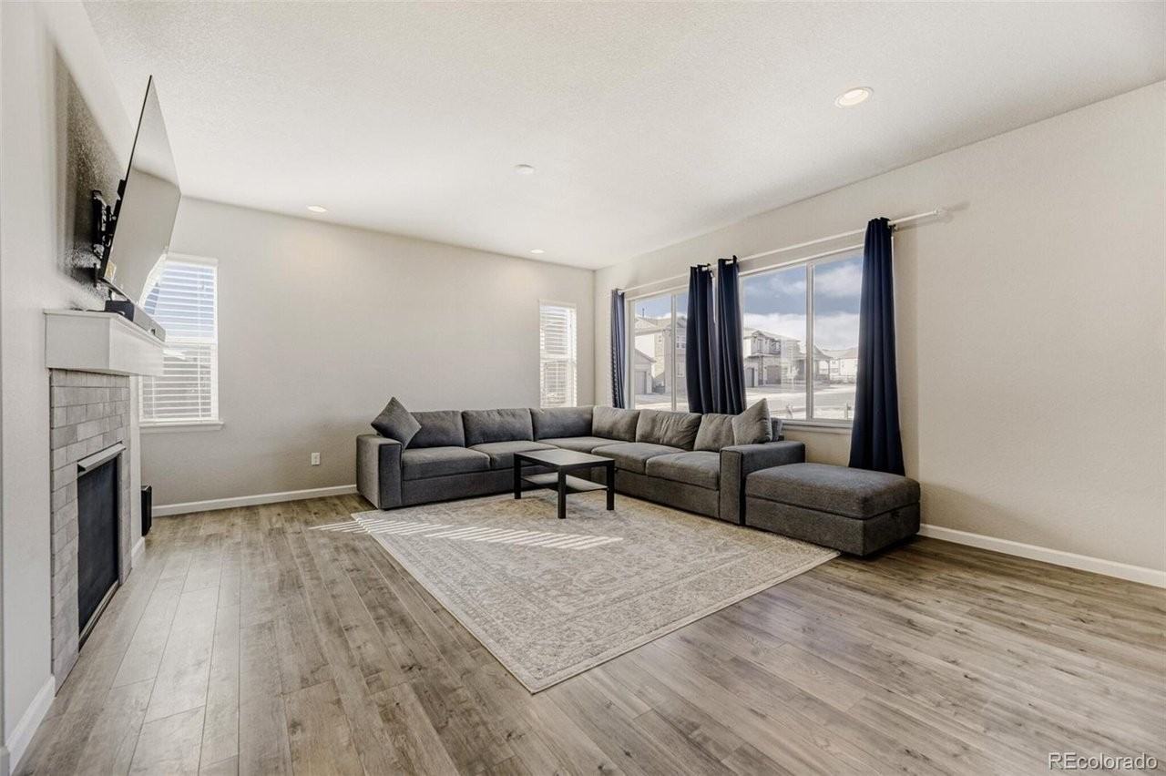 11885 Dodworth St - Photo 4 of 12