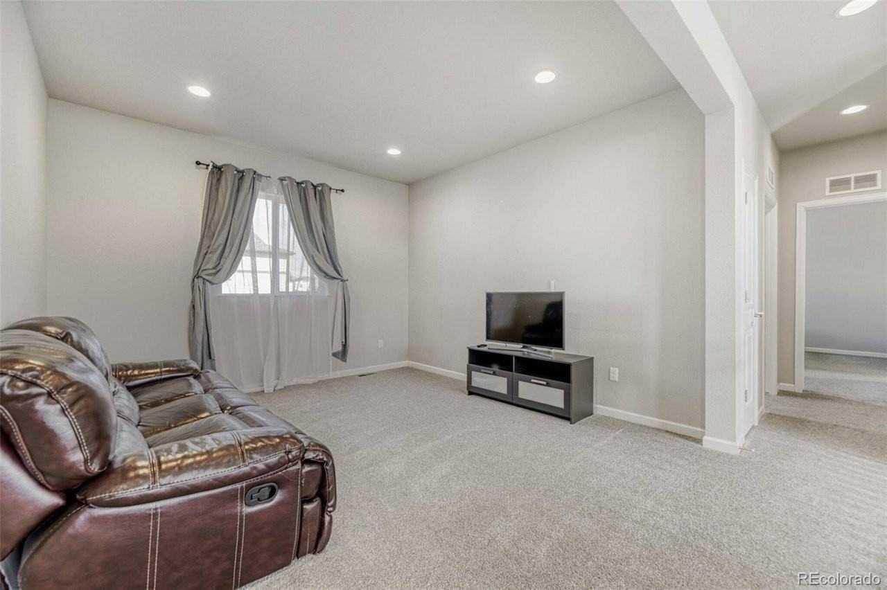 11885 Dodworth St - Photo 5 of 12