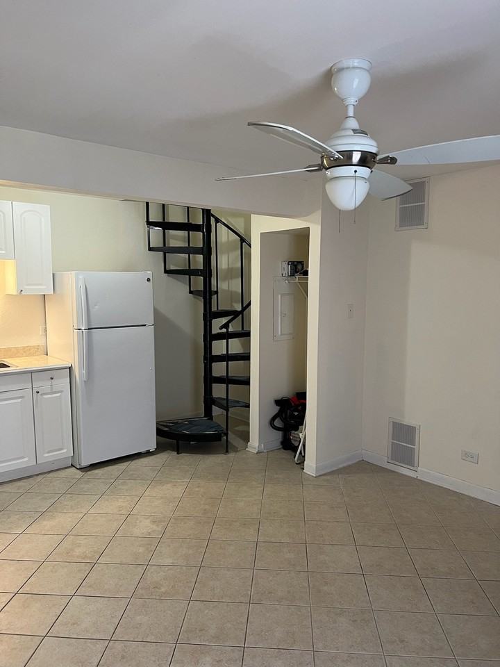 24 Jamaica Colony #3 - Photo 5 of 28