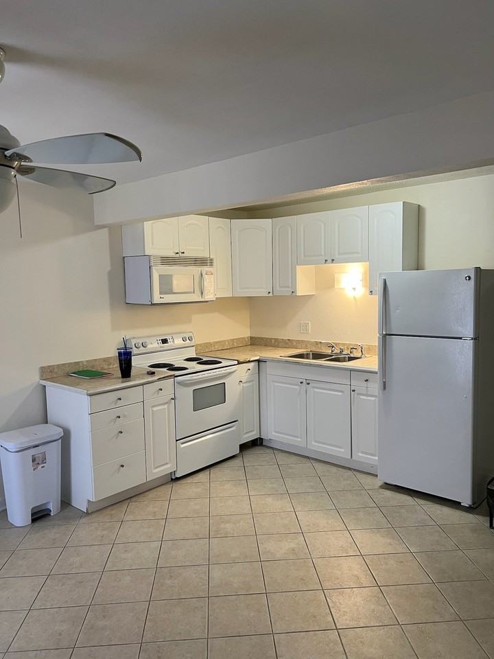 24 Jamaica Colony #3 - Photo 6 of 28