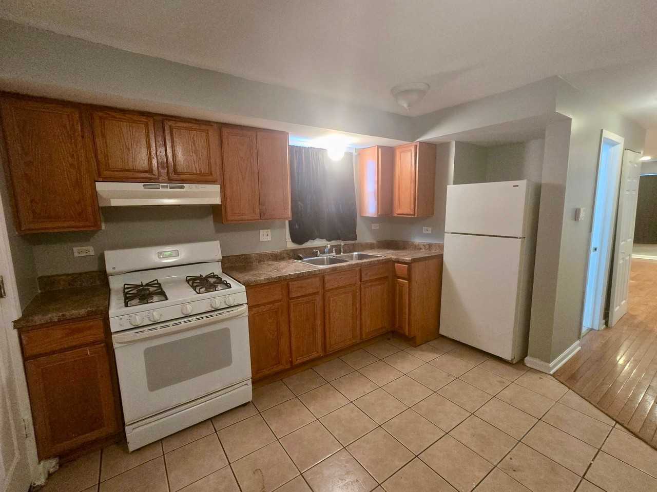 7011 S East End Ave #A - Photo 3 of 5