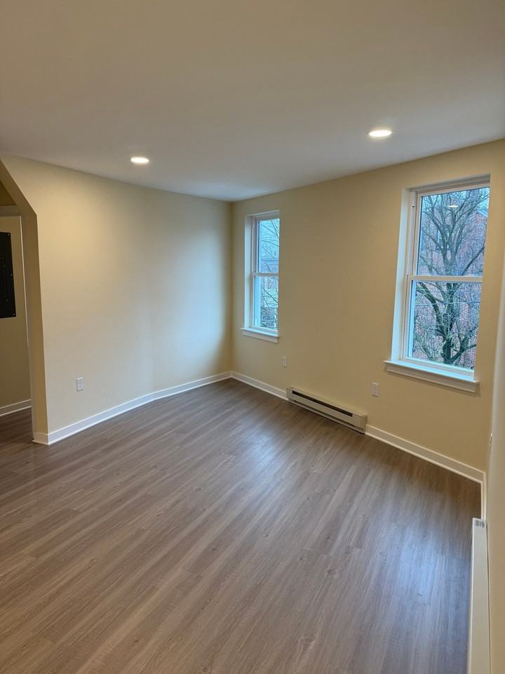 135 E Ross St #2ndFL - Photo 3 of 12
