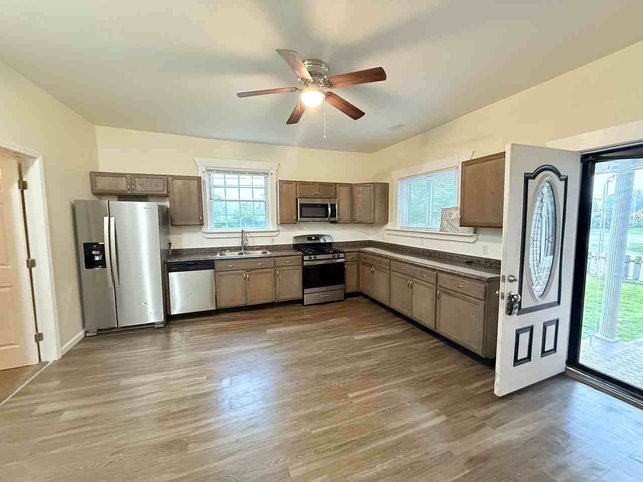 1029 Thomas V Bryant Dr - Photo 2 of 17