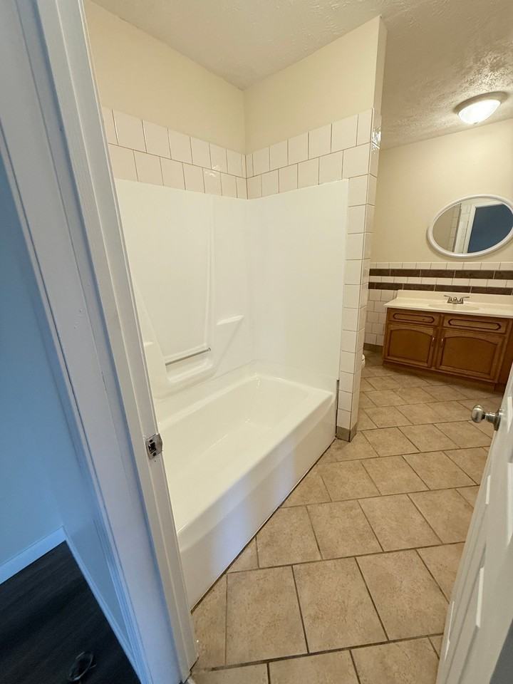1029 Thomas V Bryant Dr - Photo 7 of 17