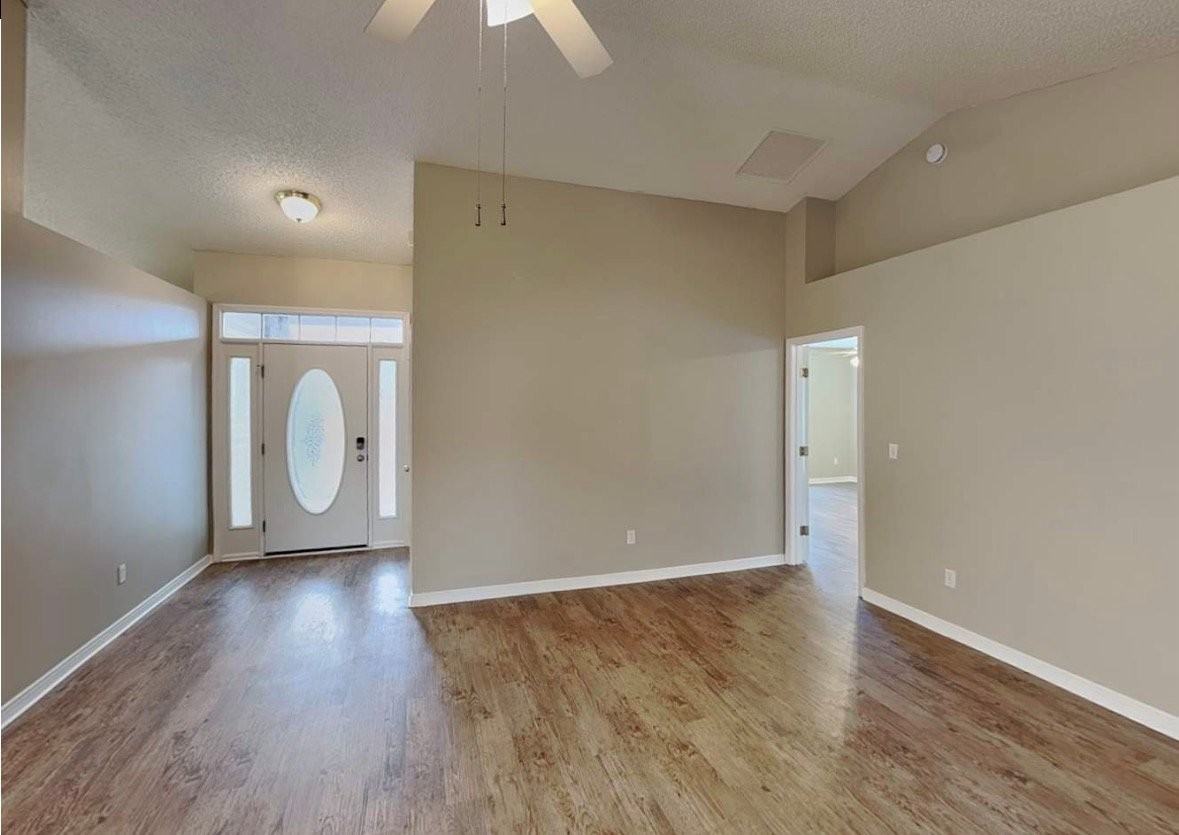 15584 Moss Hollow Dr - Photo 2 of 9