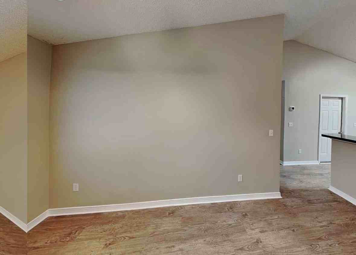 15584 Moss Hollow Dr - Photo 3 of 9