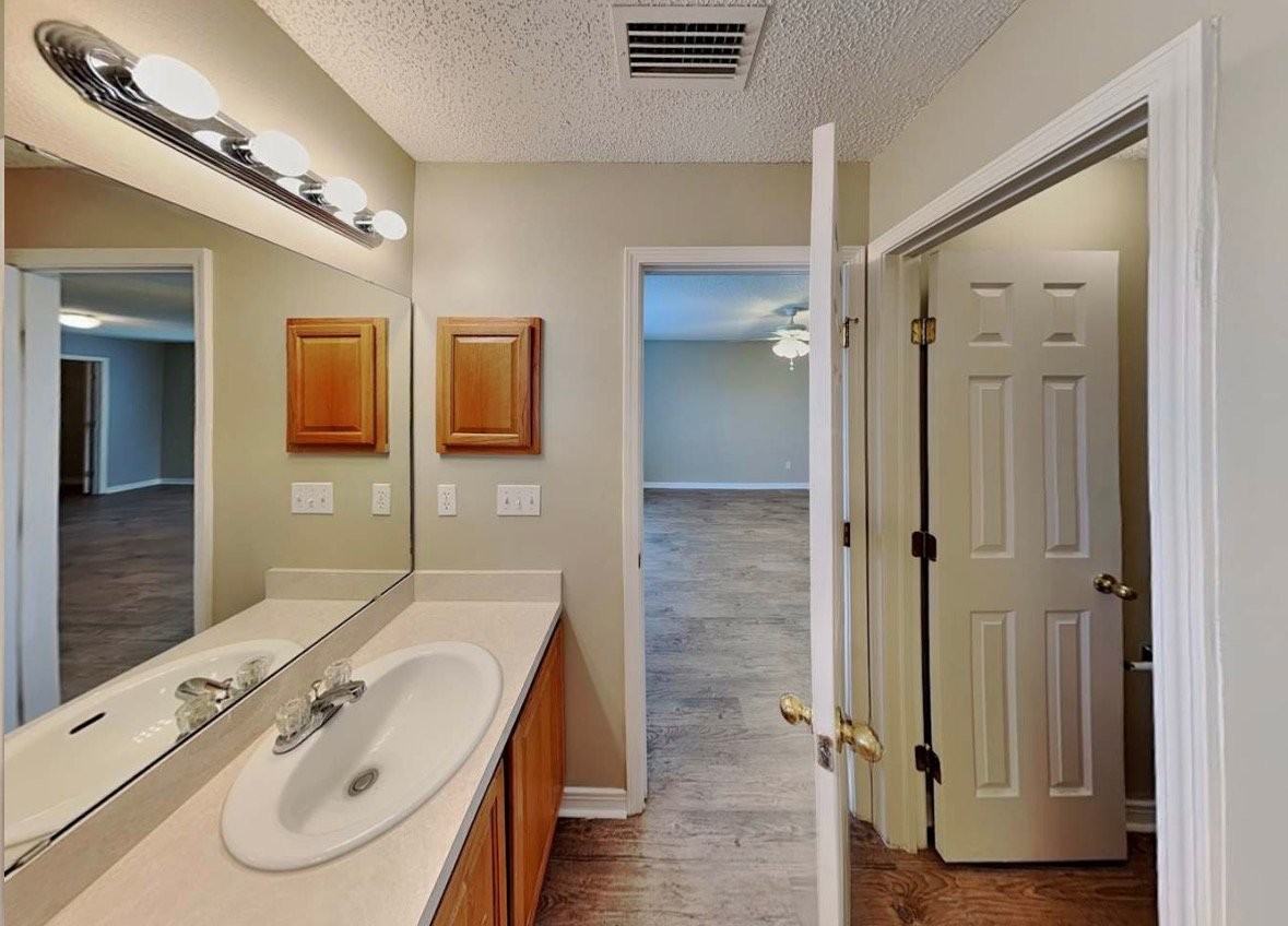 15584 Moss Hollow Dr - Photo 6 of 9