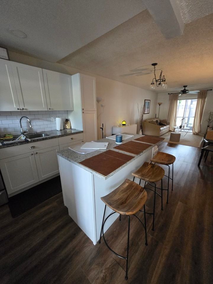 7420 Stirling Rd - Photo 2 of 10