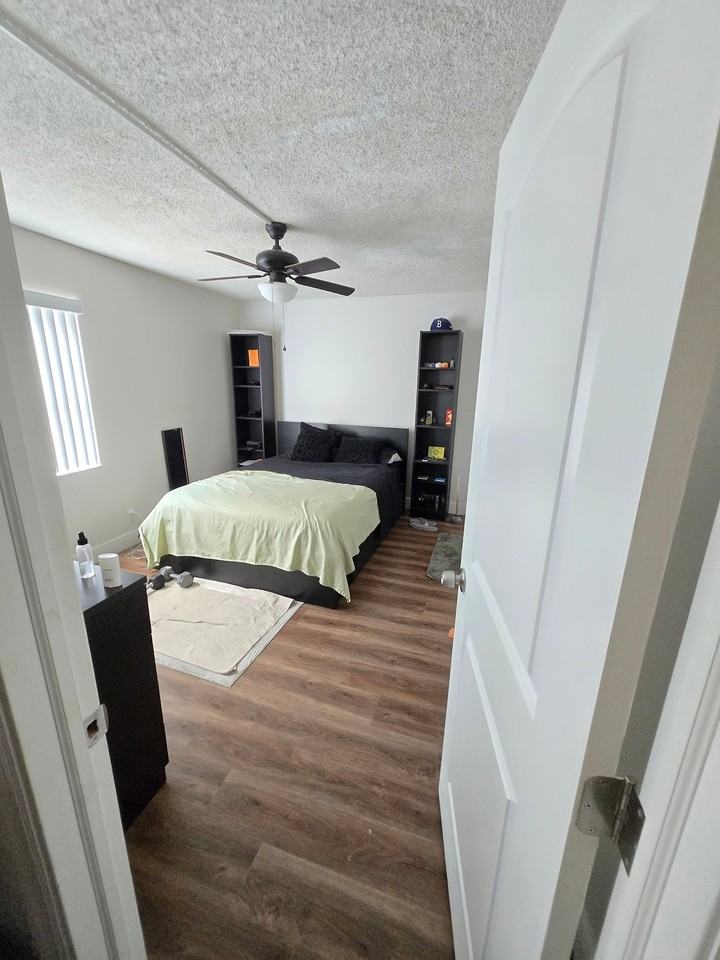 7420 Stirling Rd - Photo 4 of 10