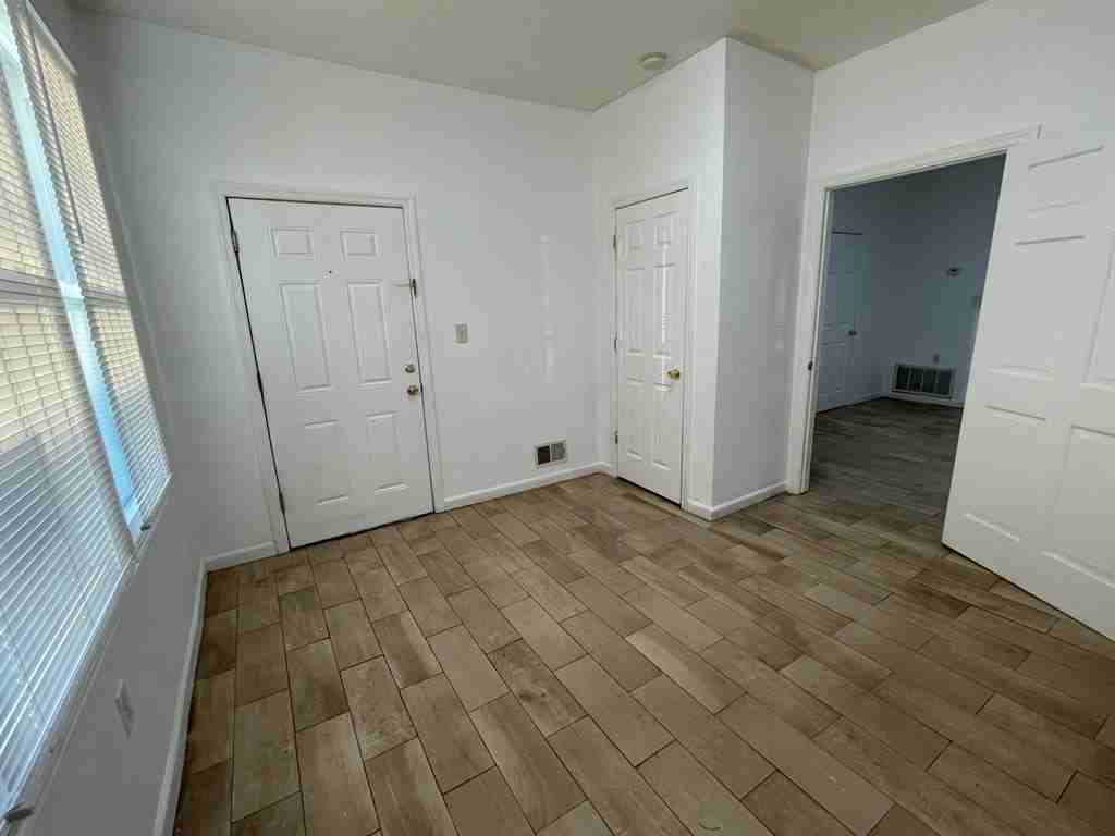 218 Columbia Ave #1R - Photo 4 of 20