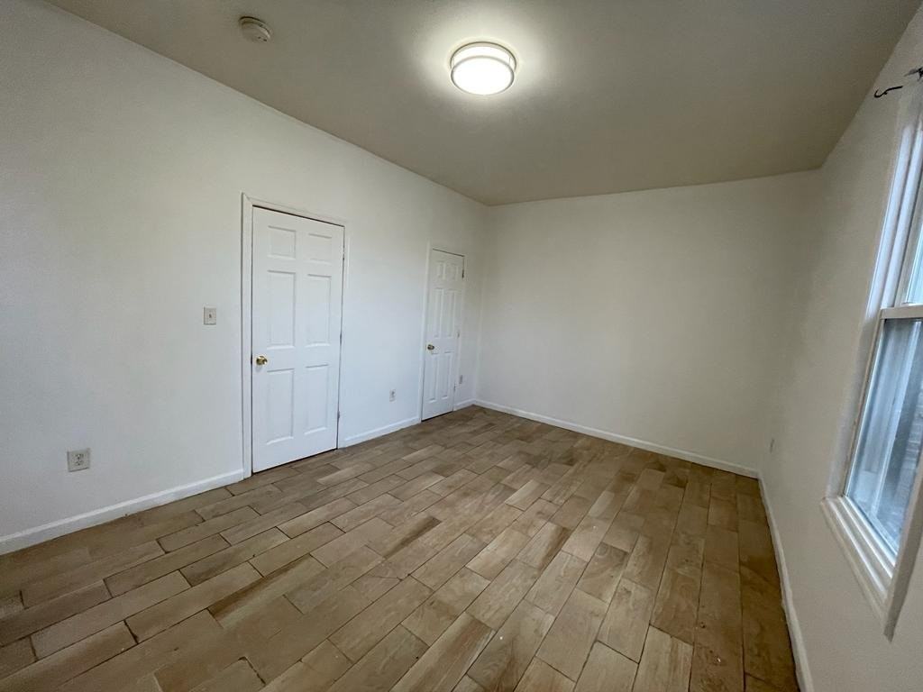 218 Columbia Ave #1R - Photo 5 of 20