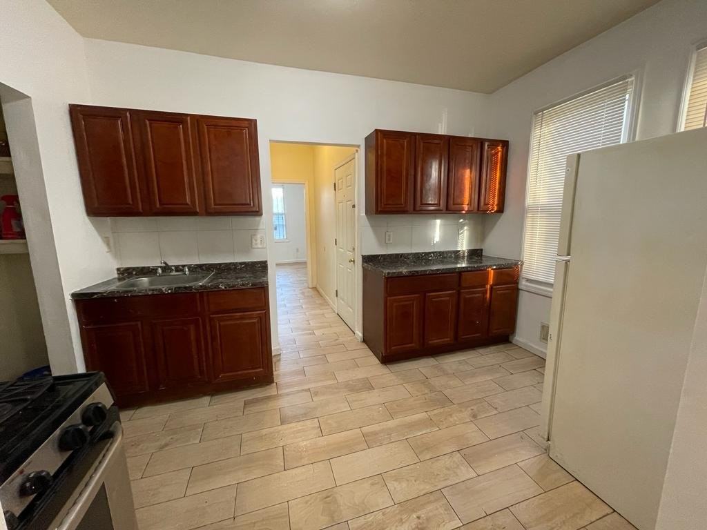 218 Columbia Ave #1R - Photo 6 of 20