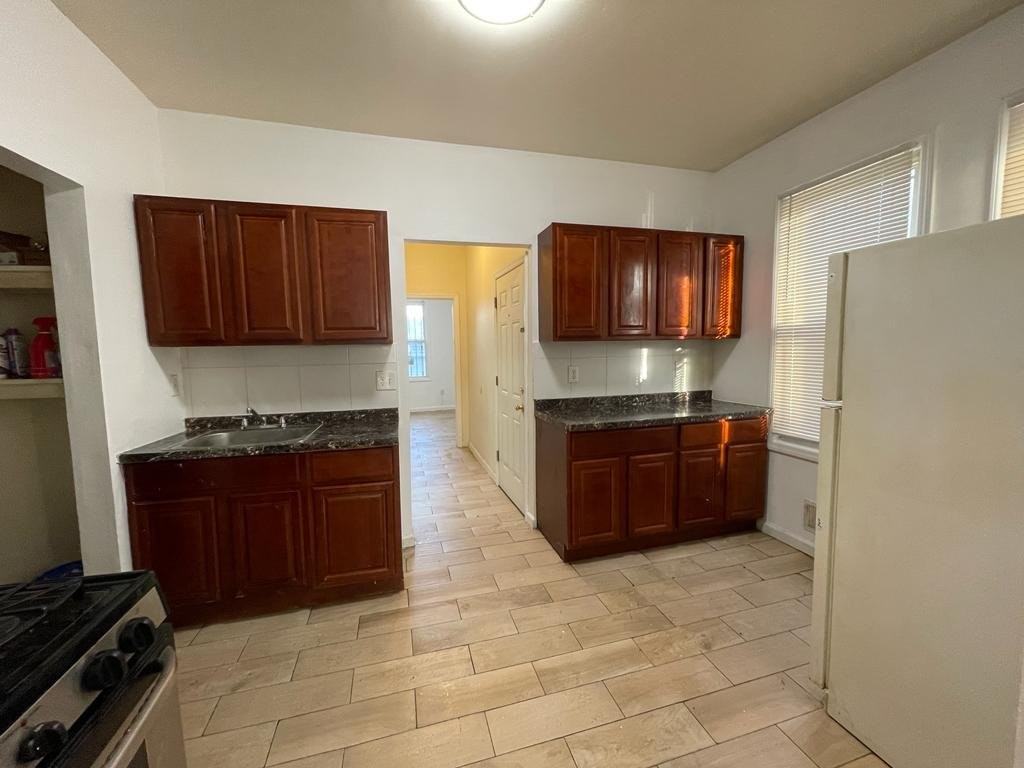 218 Columbia Ave #1R - Photo 7 of 20