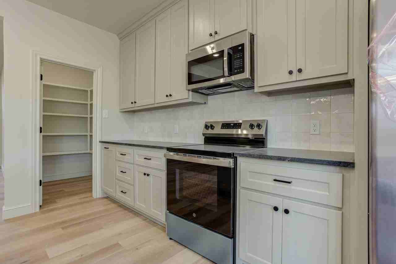 2403 Joliet Ave - Photo 7 of 17