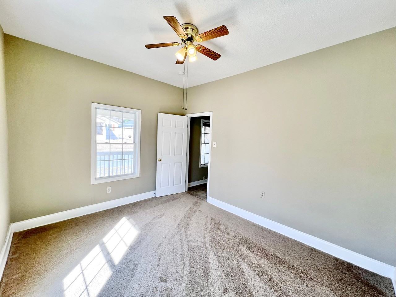 829 Dillard St - Photo 3 of 18