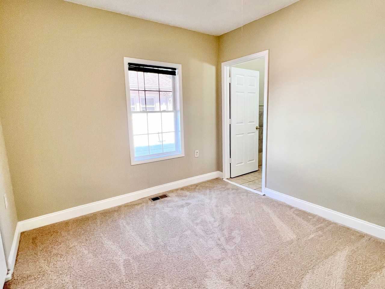 829 Dillard St - Photo 5 of 18