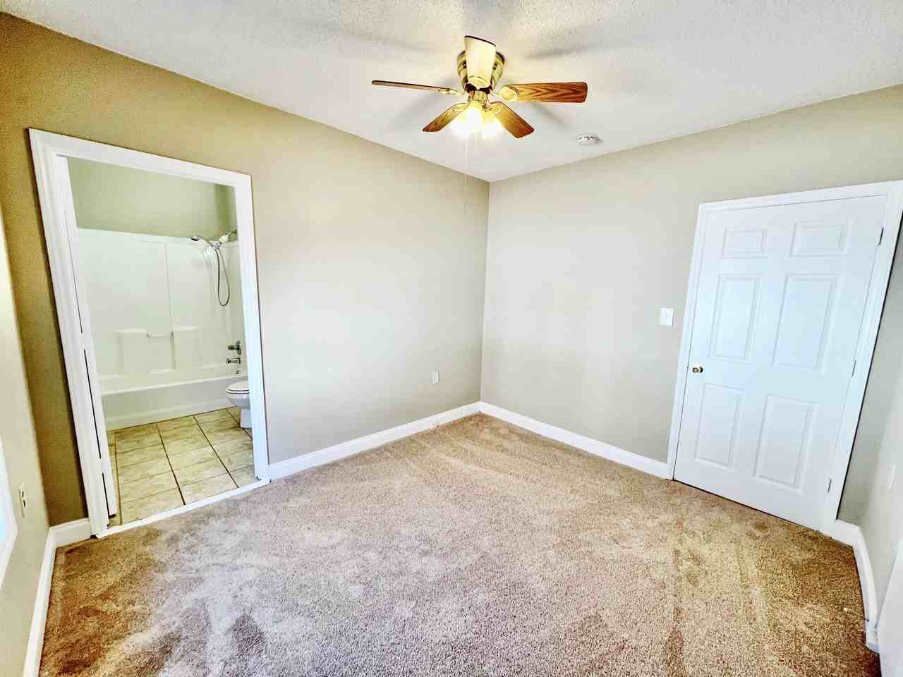 829 Dillard St - Photo 7 of 18
