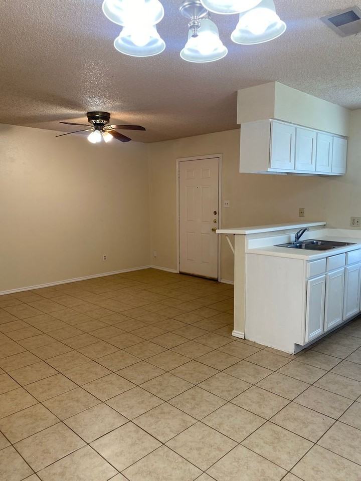 815 W Olmos Dr - Photo 2 of 11