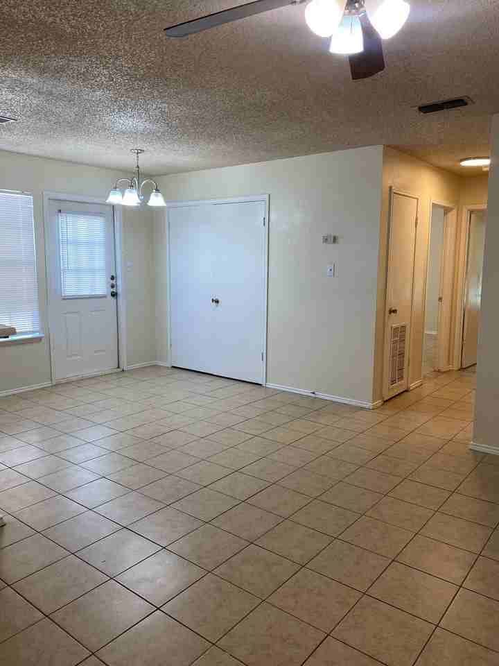 815 W Olmos Dr - Photo 4 of 11