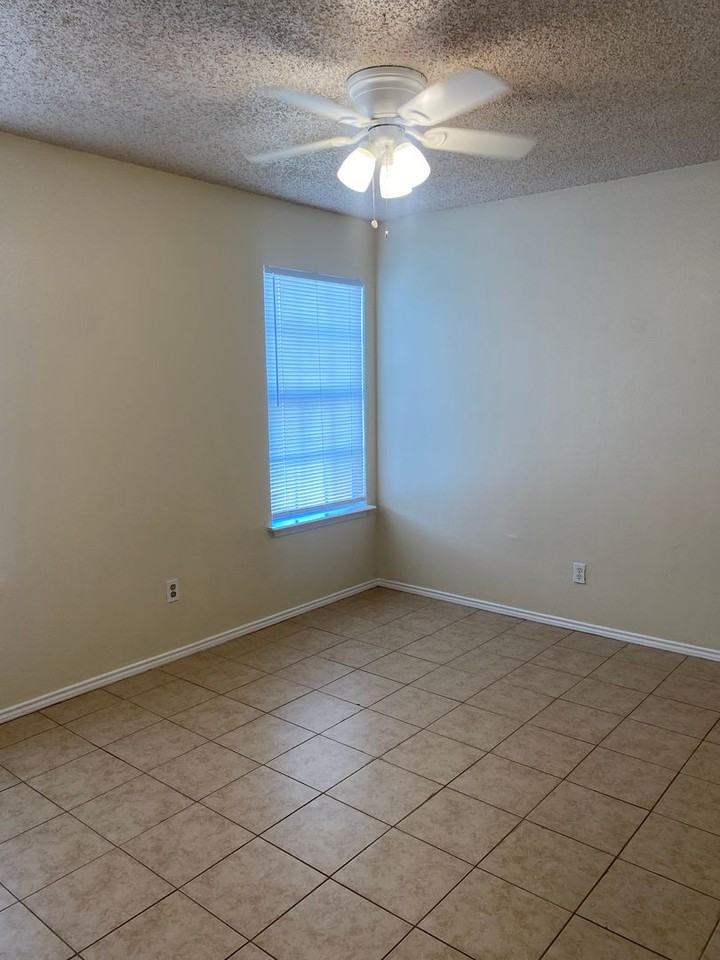 815 W Olmos Dr - Photo 5 of 11
