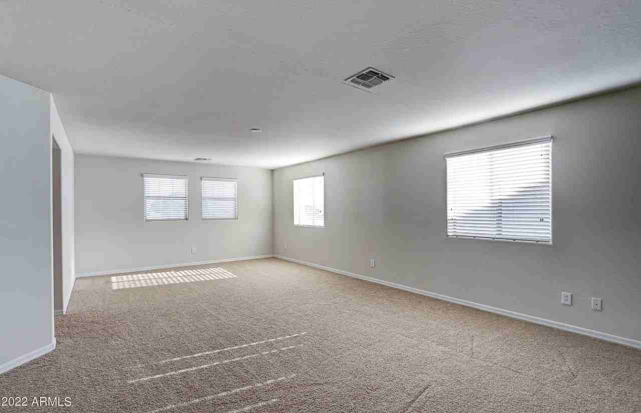 6328 W Victory Way #NA - Photo 4 of 17