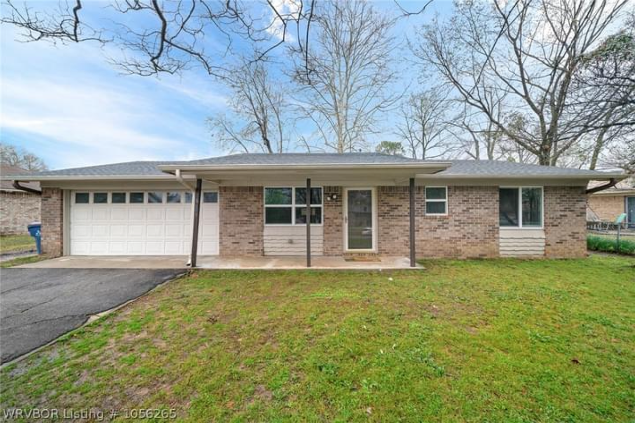 8605 S 32nd Ter #NA - Photo 3 of 12