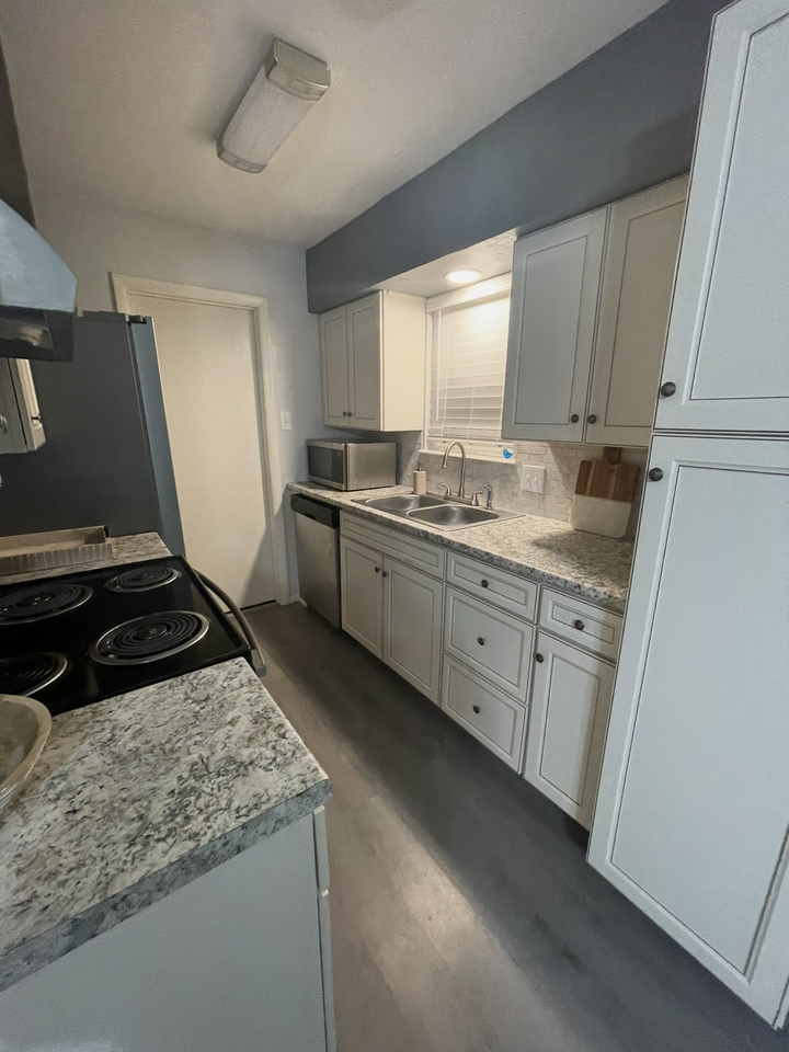 8605 S 32nd Ter #NA - Photo 5 of 12