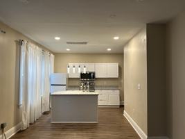 featured image of 2033 Weyer Ave #4