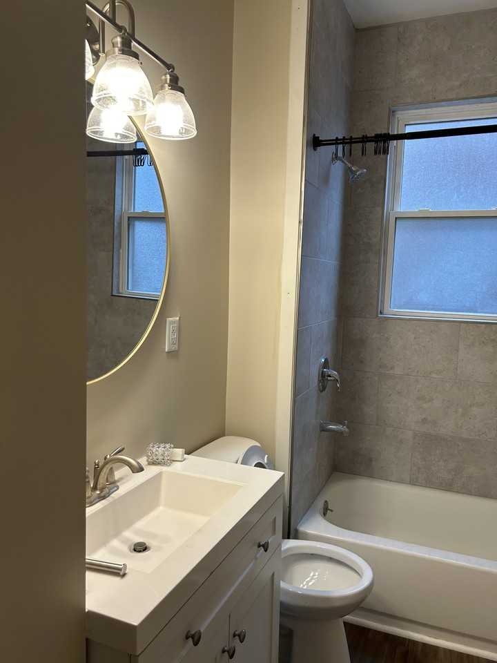 2033 Weyer Ave #4 - Photo 2 of 10