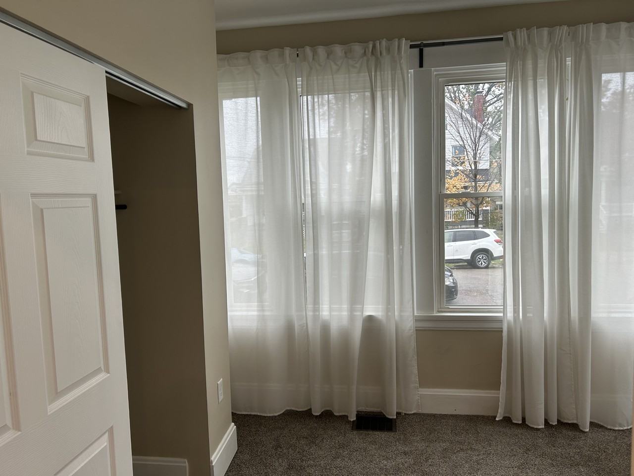 2033 Weyer Ave #4 - Photo 7 of 10