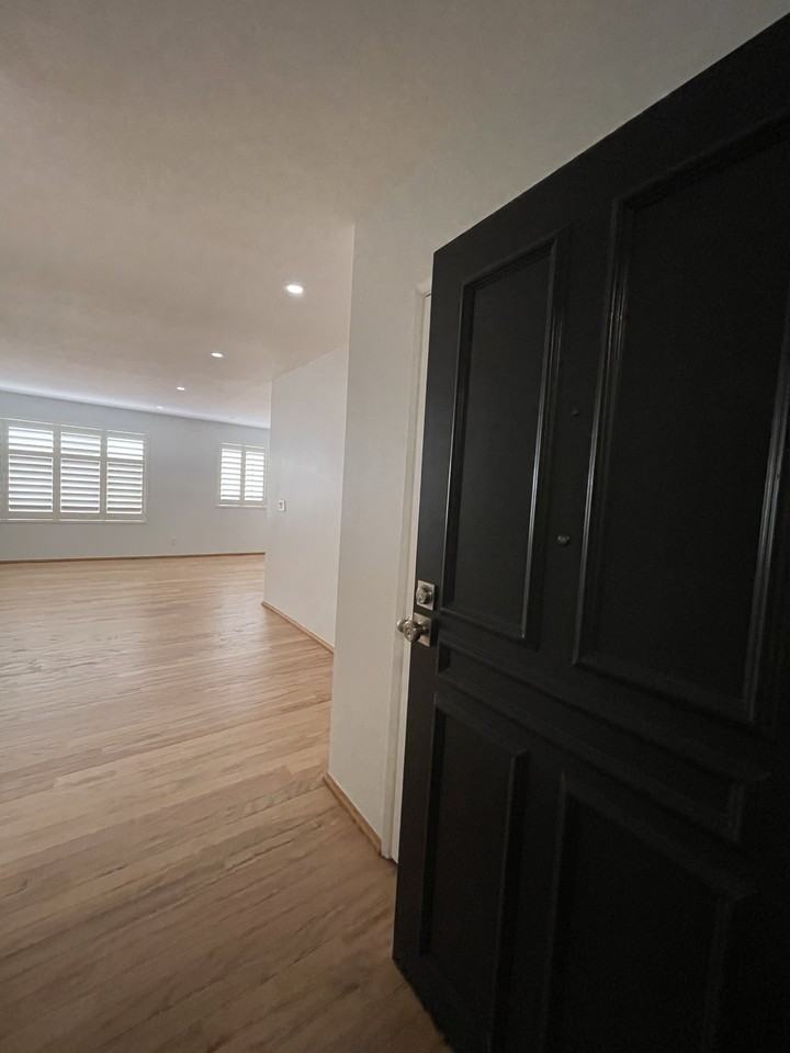 700 Westmount Dr #103 - Photo 2 of 28