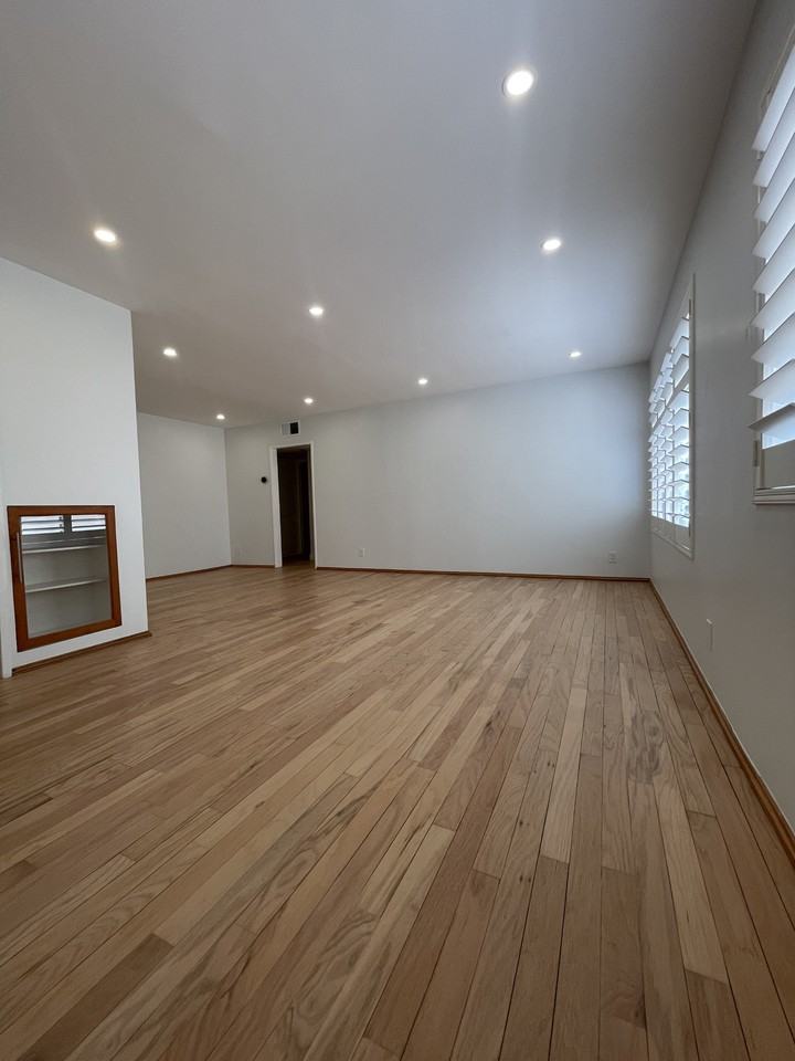 700 Westmount Dr #103 - Photo 4 of 28