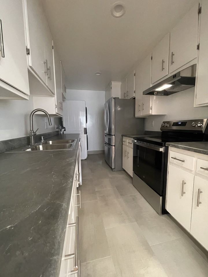 700 Westmount Dr #103 - Photo 7 of 28