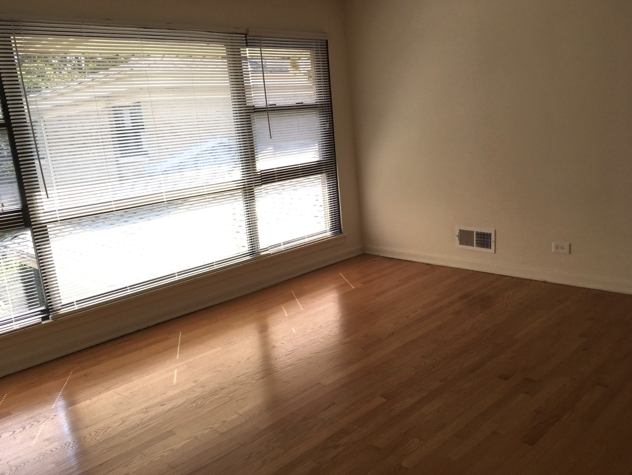 1944 Linden Ave #A - Photo 2 of 9