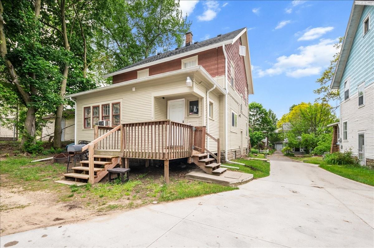 1015 Watkins St Se #NA - Photo 3 of 26