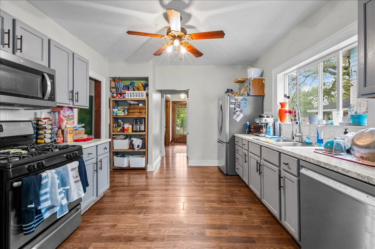 1015 Watkins St Se #NA - Photo 6 of 26