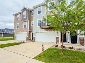 2726 Nw Kate Shelley Ln - Photo 1 of 1