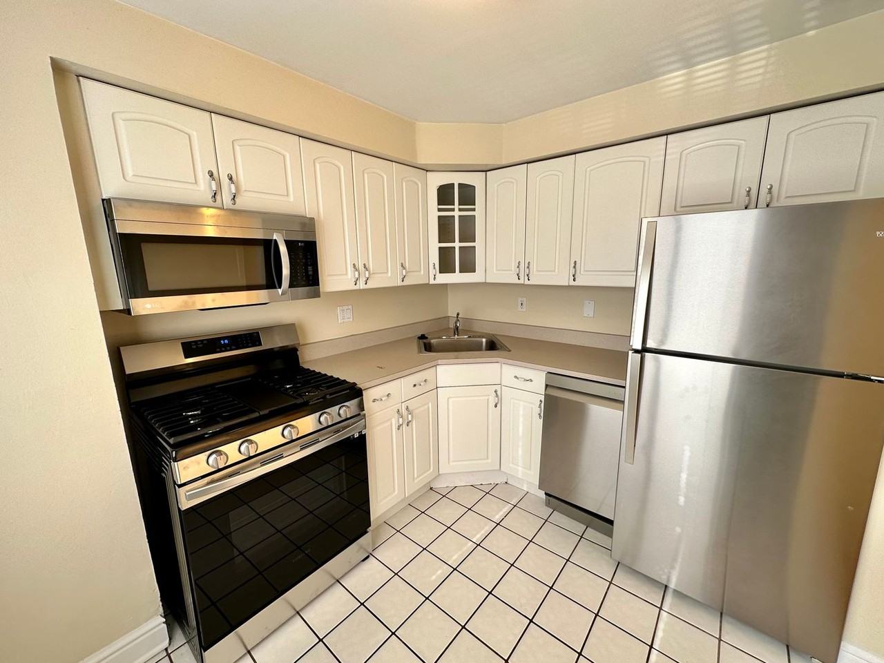 102 - 214/216 Oneida St - Photo 2 of 50