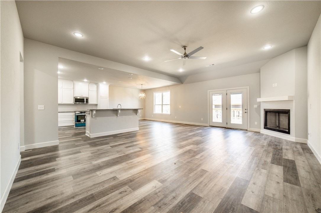 1013 Glass St - Photo 2 of 19