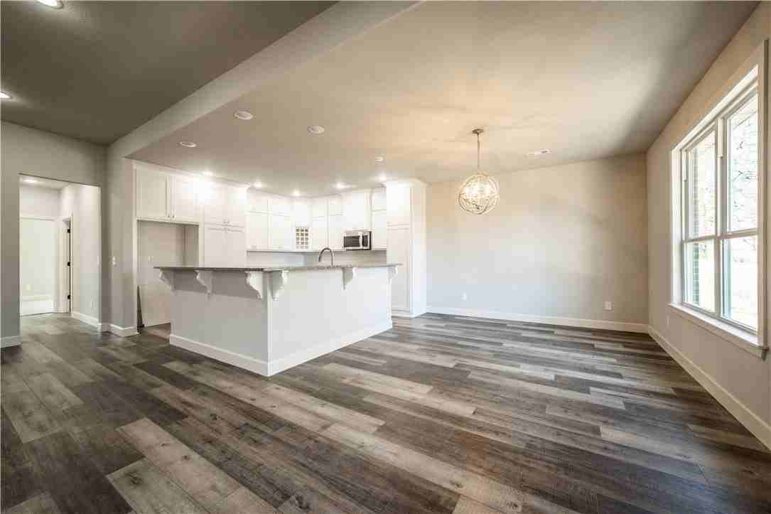 1013 Glass St - Photo 4 of 19