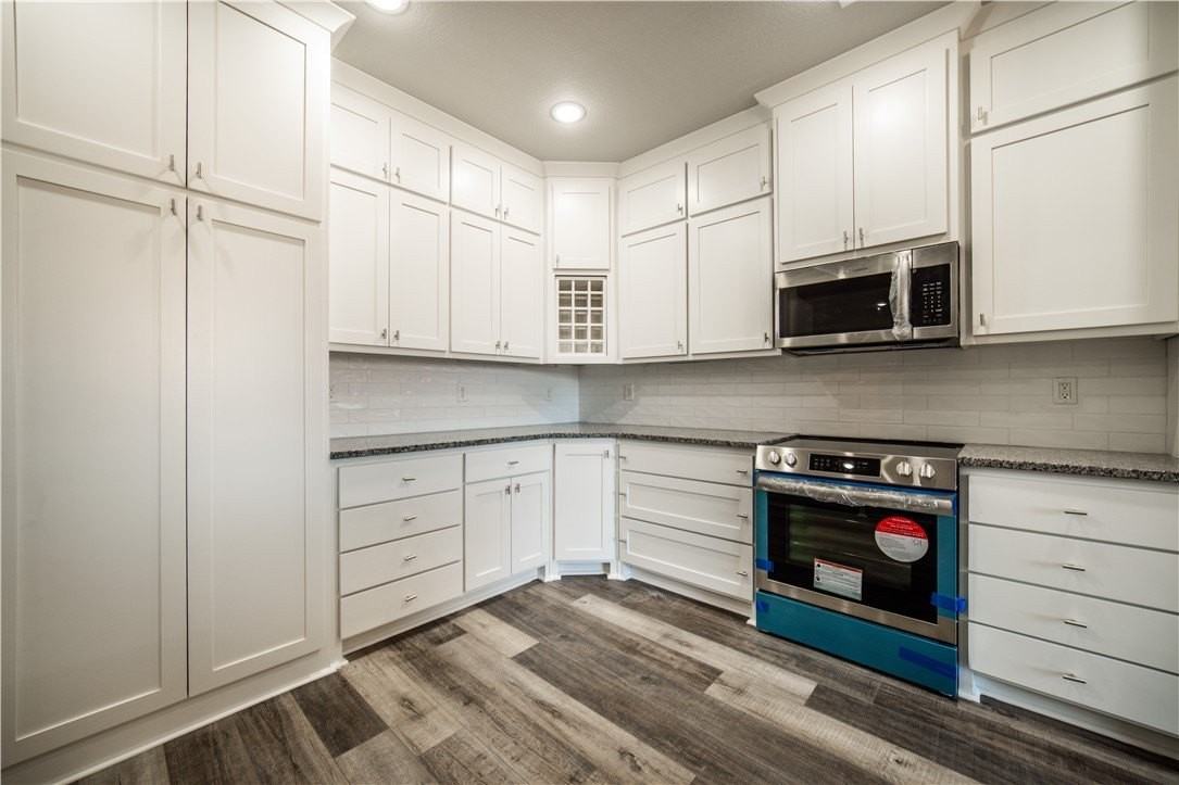1013 Glass St - Photo 5 of 19