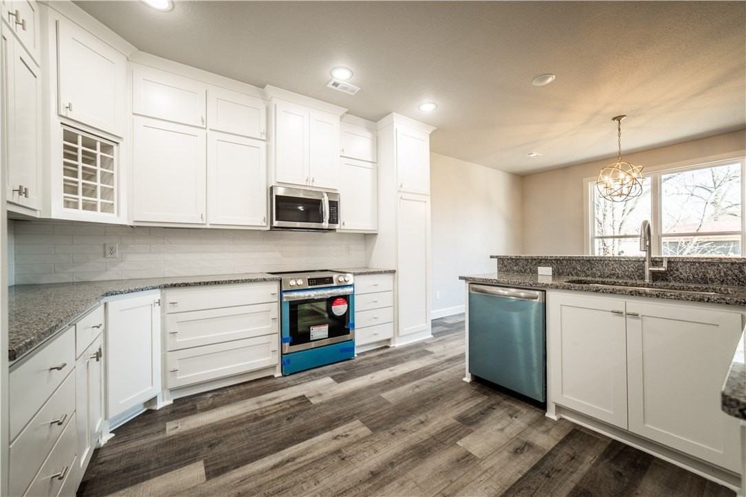 1013 Glass St - Photo 6 of 19