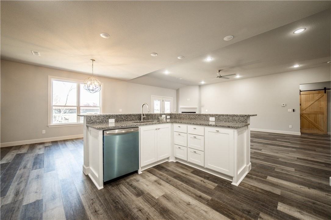 1013 Glass St - Photo 7 of 19