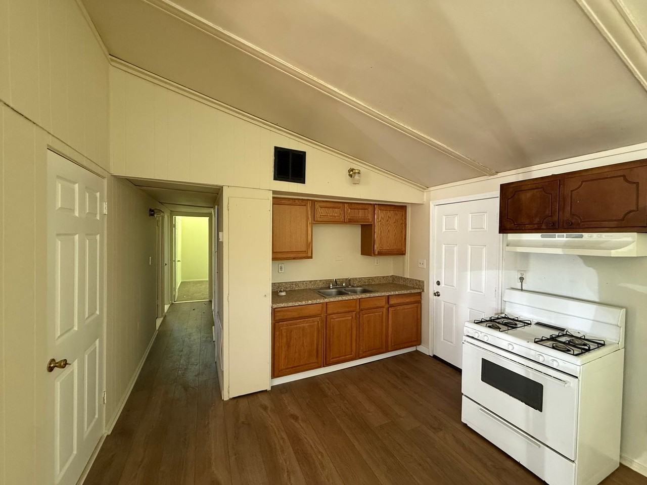 77 Spence Ave - Photo 3 of 4