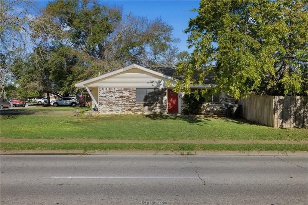 1717 Lawyer St #A - Photo 3 of 22